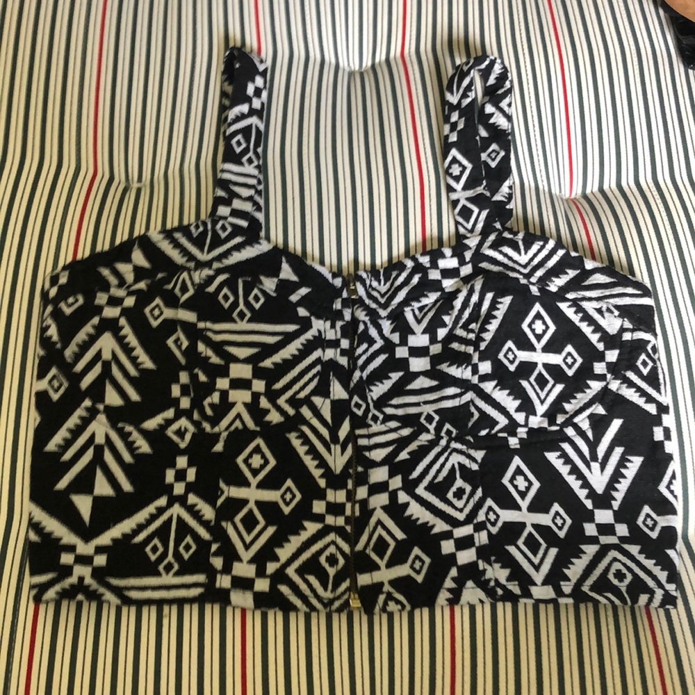 Cropped black and white